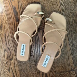 STEVE MADDEN Adriell Strappy Slide Sandal w/ Gold Toe Ring Accent 8.5 US Tan
